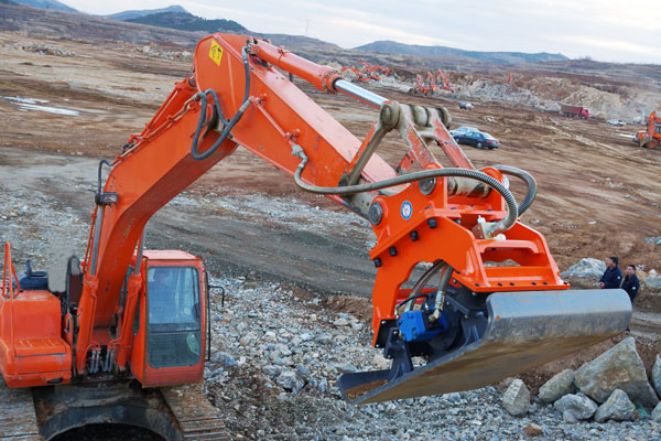 Vibratory plate compactor